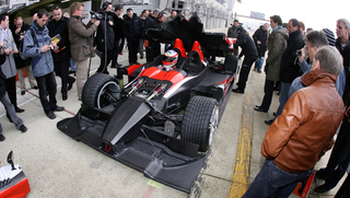 Illustration for article titled Corvette-Engined Formula Le Mans LMP2 Racer Makes Angry Noises
